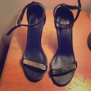 Black high heel with gold